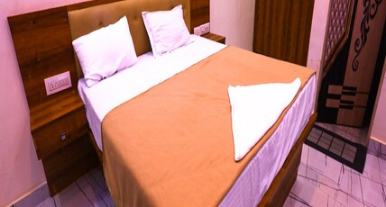 BREEZ RESORTS Room Type - Deluxe AC ROOM