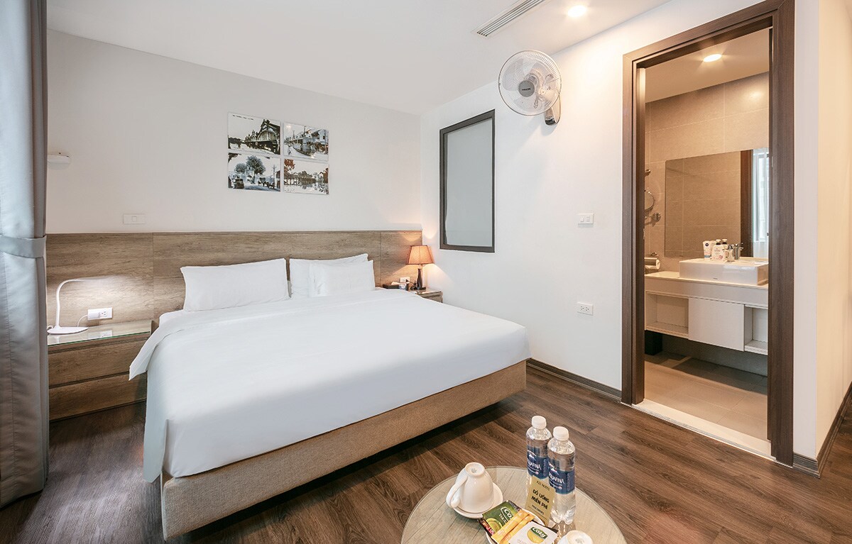 A25 Hotel - Hoang Dao Thuy 1 - Tap to explore photos