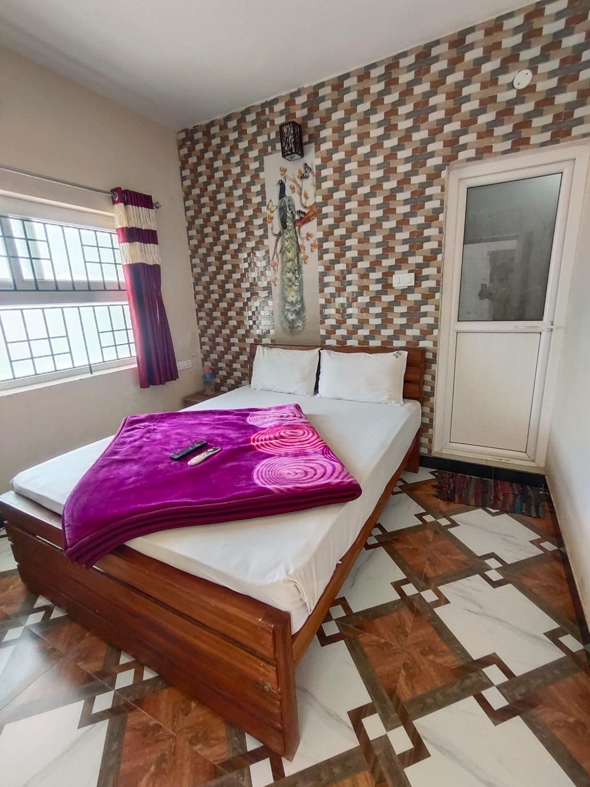 Phoenix Stay Ooty Rooms In a Villa - Tap to explore photos
