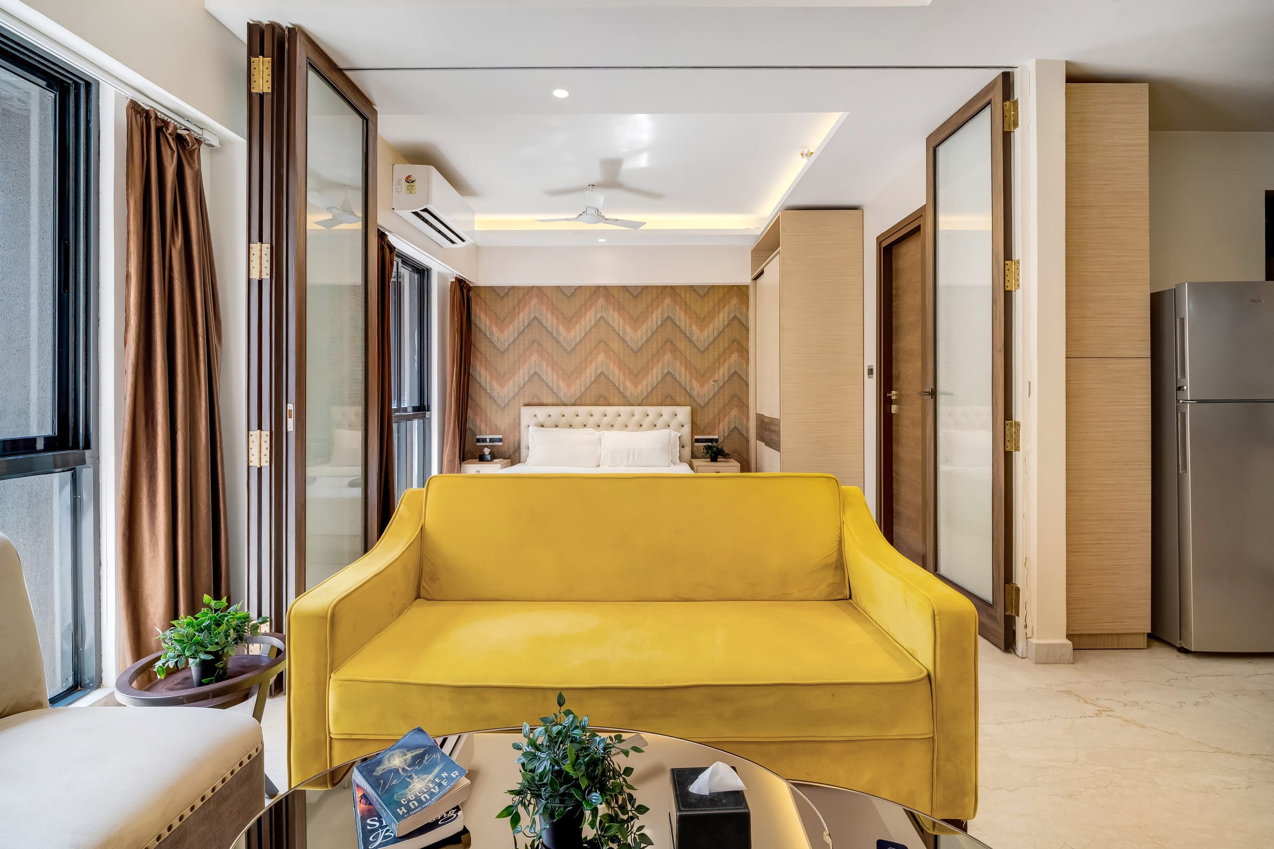 Sorrento Modern Studio near BKC Pool Wi Fi - Tap to explore photos