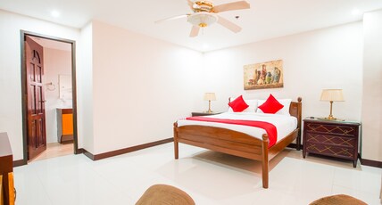 OYO 236 Hotel Edmundo Room Type - One Bedroom Suite