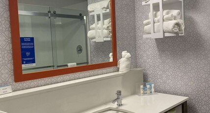 Hampton Inn & Suites Olean, NY Room Type - 1 KNG HEARING ACC NOSMOK