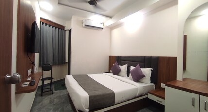 Hotel Earth Inn, Subhash Bridge, Ahmedabad Room Type - Economy Double Room