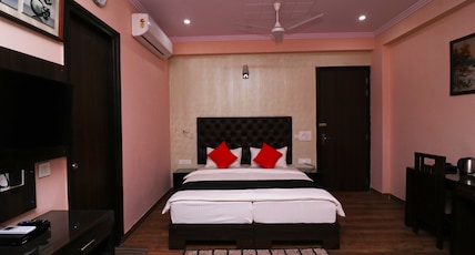 Blooms Premium Room Type - Deluxe Room Blooms Premium Room Type - Deluxe Room