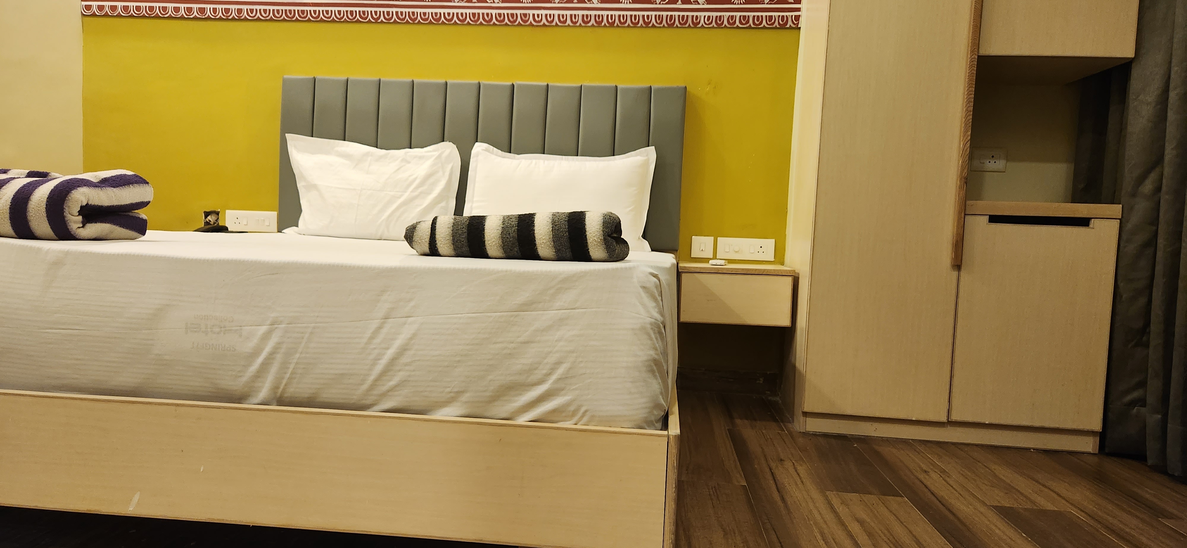Shamuka Hotel (1 minute walk from Beach) - Tap to explore photos