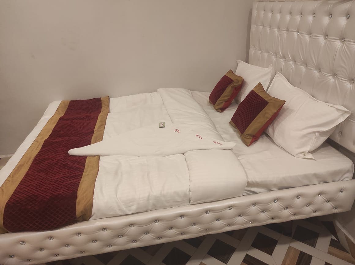 Eagle Top One - Tap to explore photos