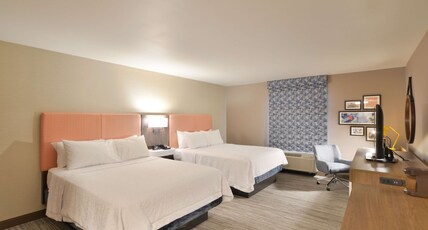 Hampton Inn & Suites by Hilton Menomonie-UW Stout Room Type - 2 QNS ACCESSIBLE W TUB NS