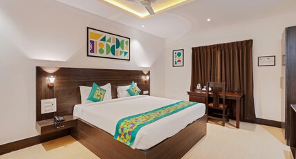 Treebo Aishwarya Grand - 4 Km From Promenade Beach Room Type - Deluxe Room with King Bed