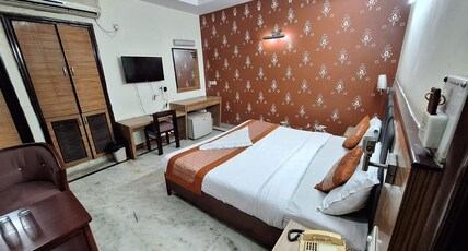 Hotel Classic Karol Bagh Room Type - Deluxe Room Hotel Classic Karol Bagh Room Type - Deluxe Room