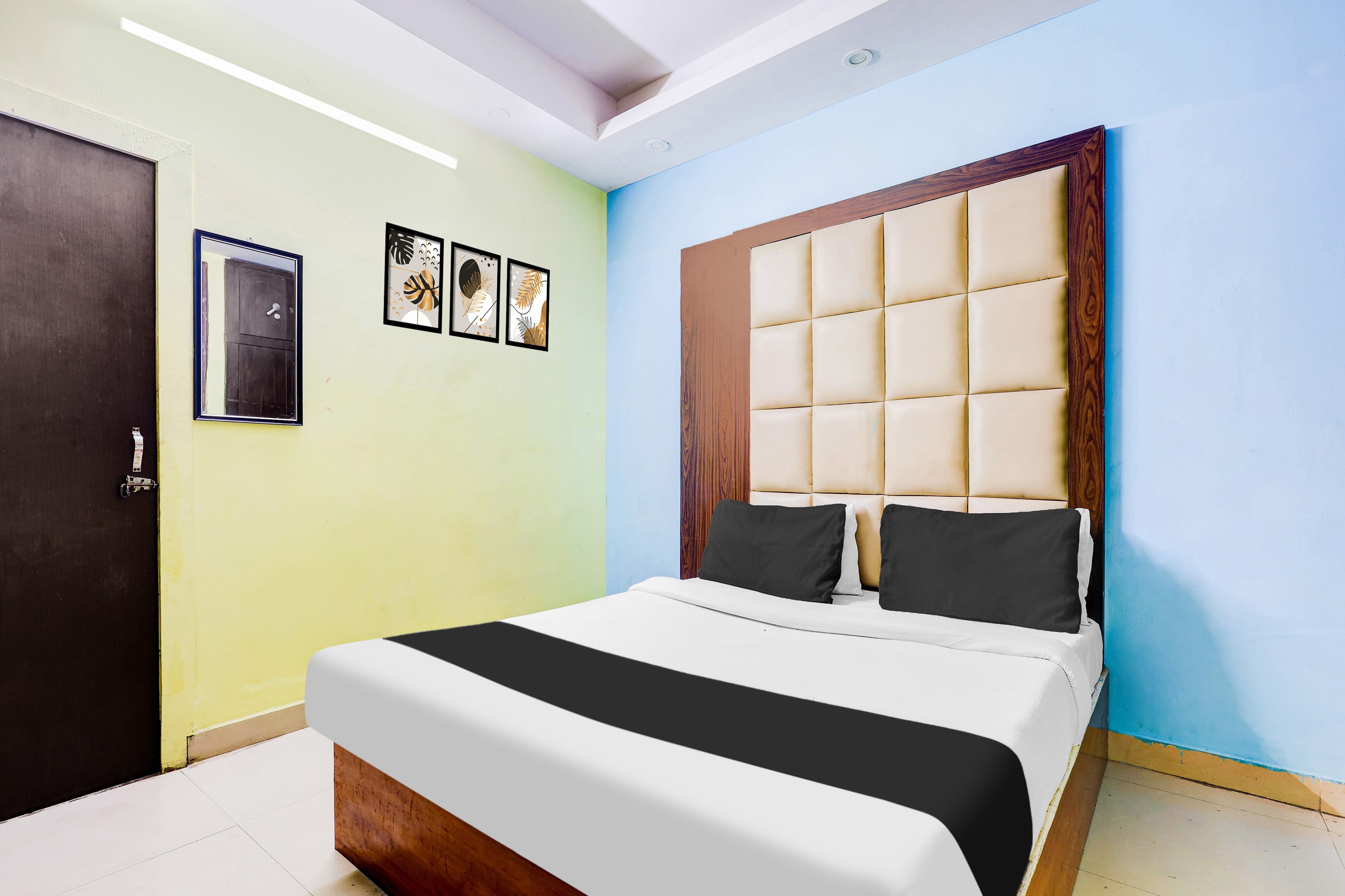 Hotel O Mona Continental - Tap to explore photos