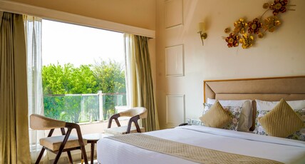 Corbett The Regnum Resort Room Type - King Room with Bathtub