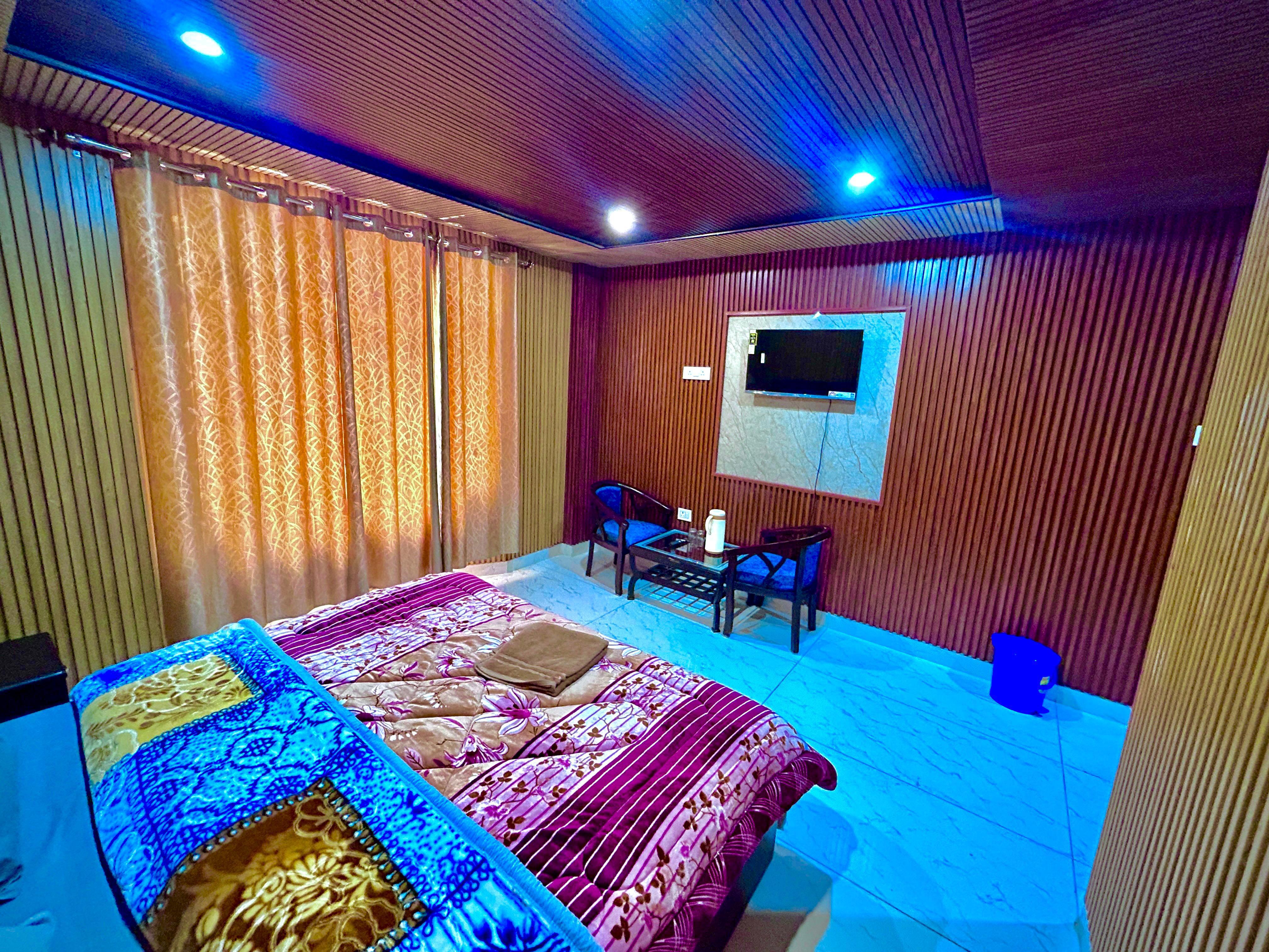 Hotel mahadev badrinath ji - Tap to explore photos