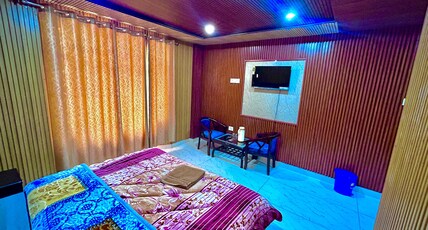 Hotel mahadev badrinath ji Room Type - DUBLE