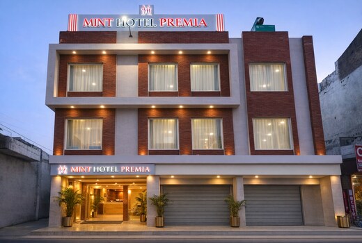 Mint Hotel Premia