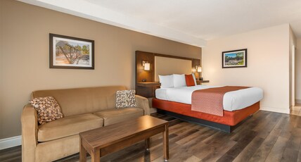 Best Western Smiths Falls Hotel Room Type - 1 King Bed, Non-Smoking, Wireless High-Speed Internet, Second Bed Double Sofabed, Refrigerator, Cont Best Western Smiths Falls Hotel Room Type - 1 King Bed, Non-Smoking, Wireless High-Speed Internet, Second Bed Double Sofabed, Refrigerator, Cont