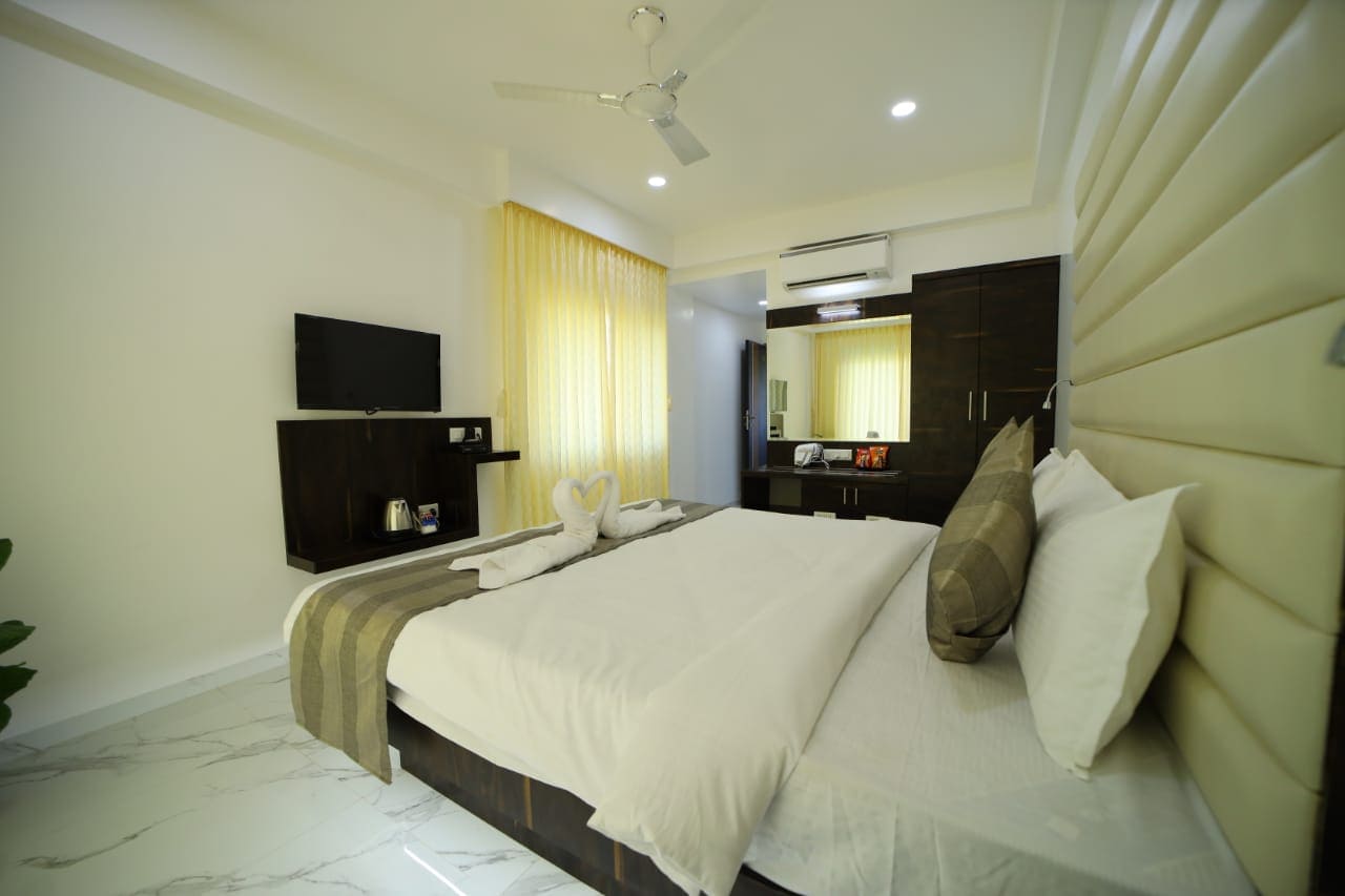 Nakshatra Resort - A Luxury Dam View Dhom Dam - Tap to explore photos
