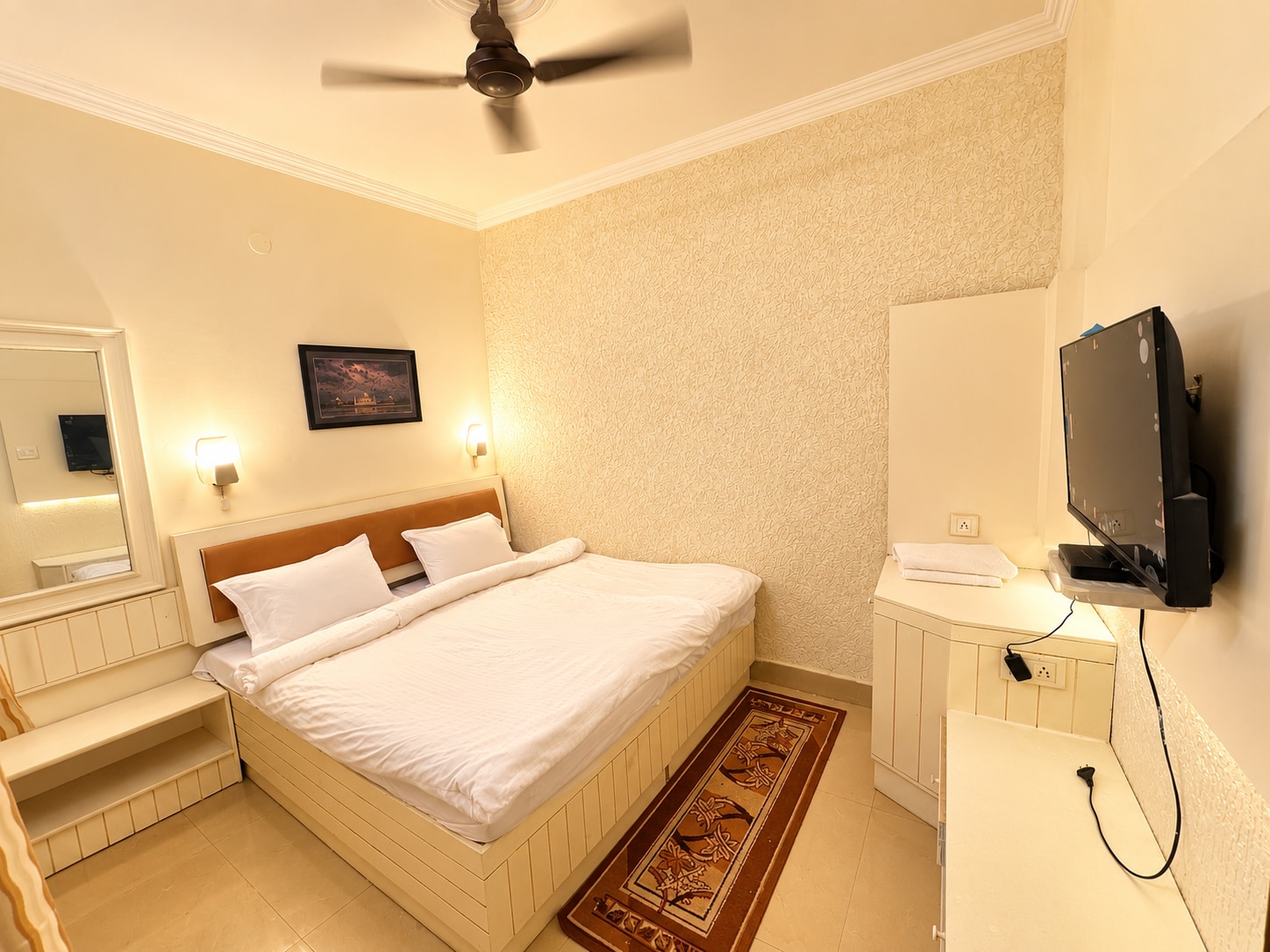Hotel Kamal Nearest to Taj Mahal - Tap to explore photos