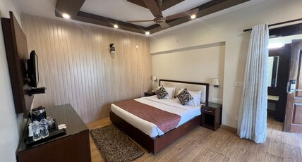 Foxoso Misty Oaks Resort Near Kainchi Dham 8 Kms. Room Type - Mountain View Cottage
