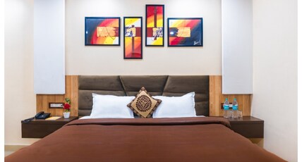 RAJESHWARI GUEST HOUSE Room Type - King size bed room