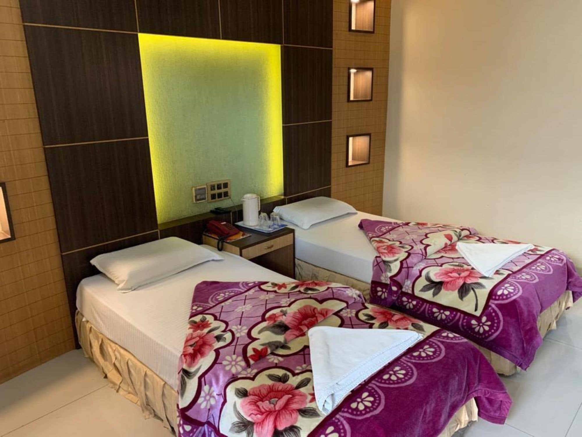 Hotel Mahendra - Tap to explore photos