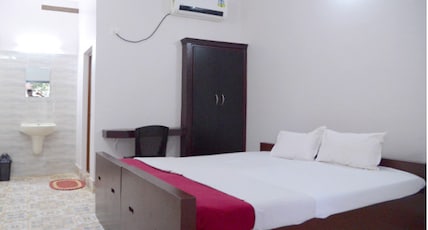 Sivasakthi lodge, ETTUMANOOR, Kottayam, Kerala Room Type - Double Ac Room Sivasakthi lodge, ETTUMANOOR, Kottayam, Kerala Room Type - Double Ac Room