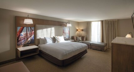 The Riverside Hotel, BW Premier Collection Room Type - 1 King Bed, Non-Smoking, Bathtub, Microwave And Refrigerator, Desk, Hairdryer, Iron And Ironing Boar