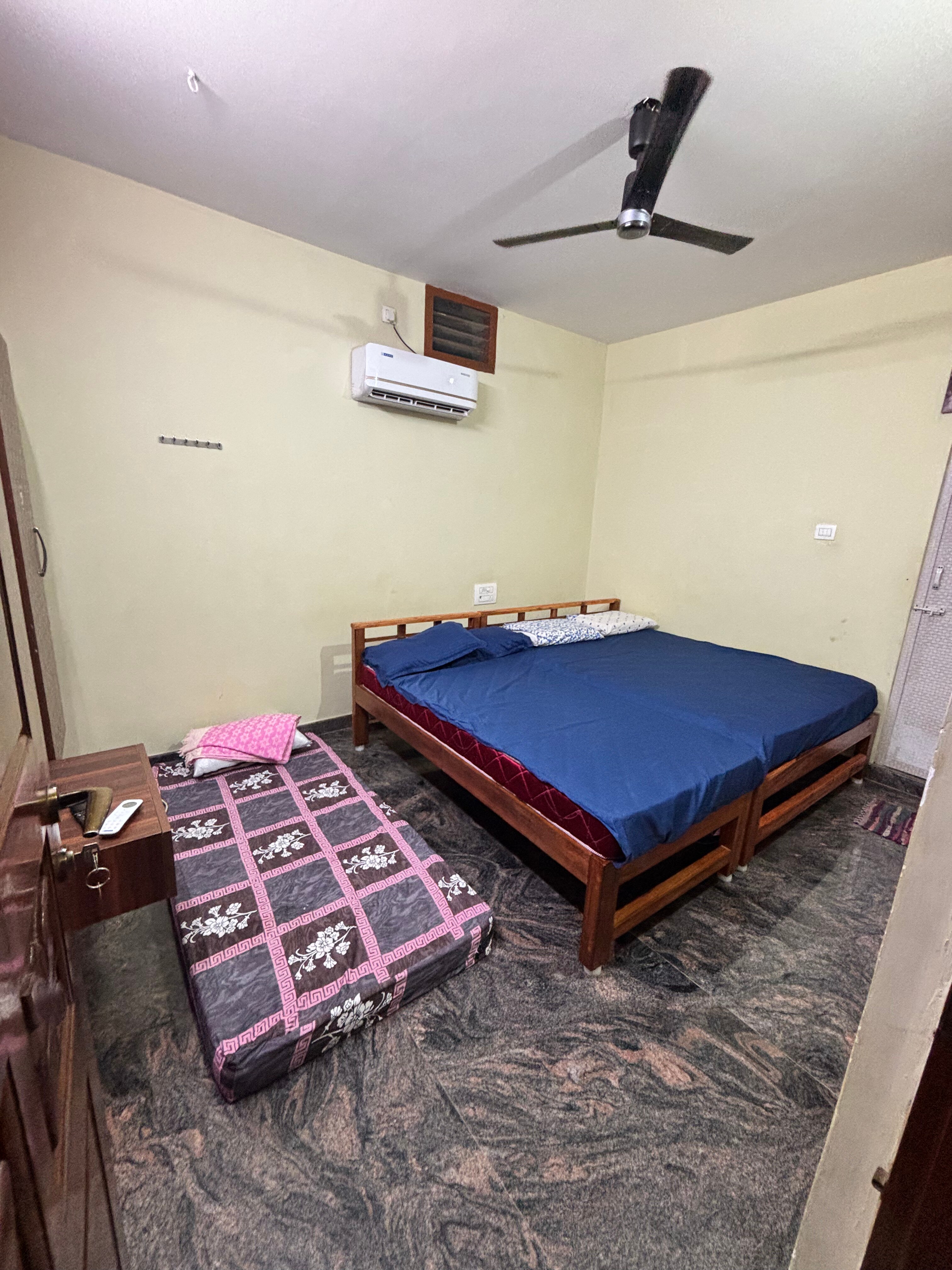 Murugan Homestay - Tap to explore photos