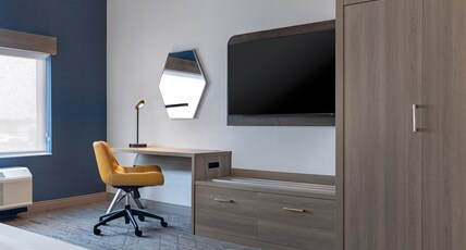 Holiday Inn Express & Suites ST. THOMAS Room Type - 1 King Standard Extra Floor Space