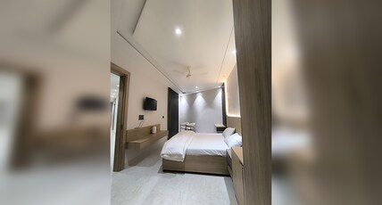Hotel Yuvaansh Banquet & Restaurant Room Type - Deluxe AC Room