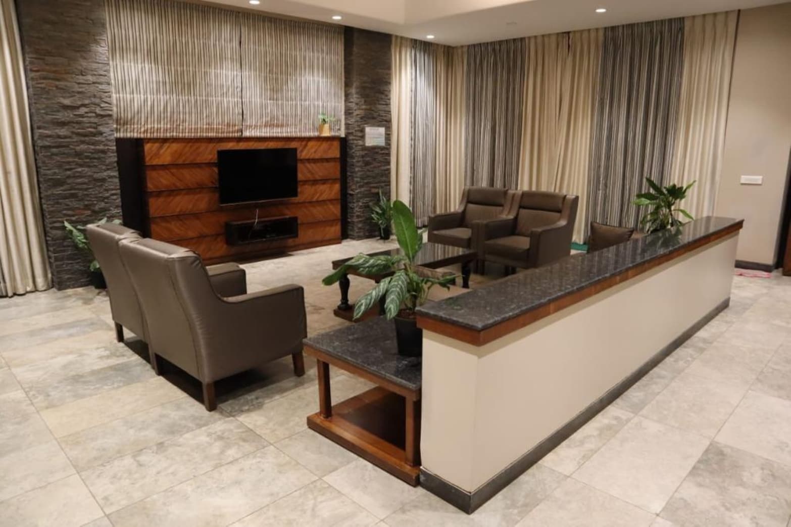 Majestic Villa - Tap to explore photos