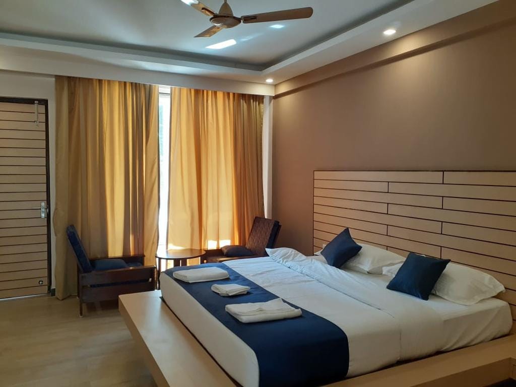 GOLDEN SANDS RESORT - Tap to explore photos