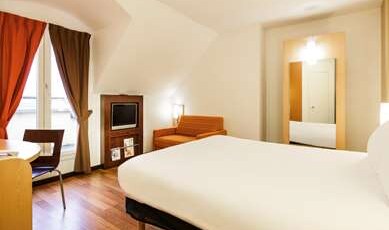 IBIS PARIS VERSAILLES CHATEAU Room Type - Superior Room with 1 double bed and 1 single sofa bed - Balcony