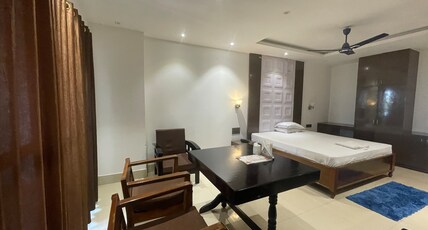 Living Hub Hotel Room Type - Super Deluxe Double Room