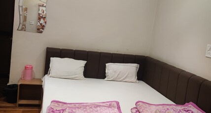Hotel Namoraj And Jain Restaurant Room Type - Deluxe Room with Double Bed