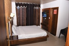 Laj Guru near Mall Road