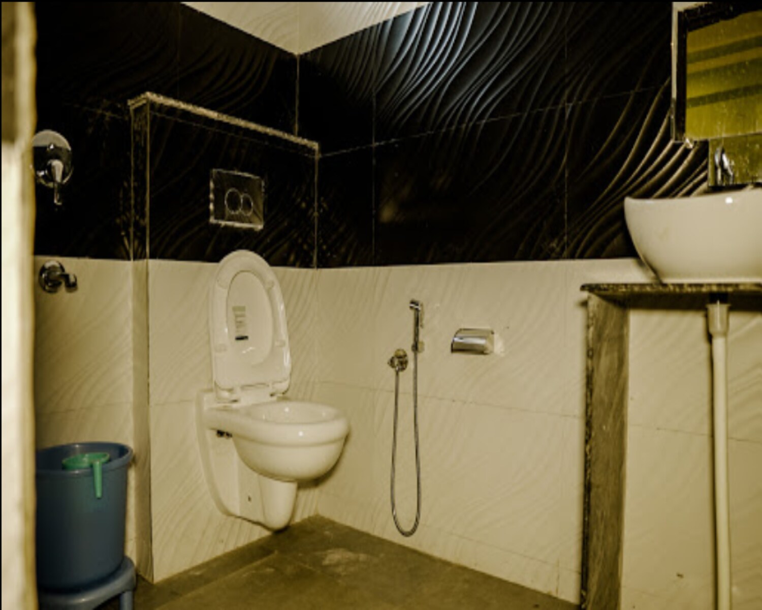 Yog Badri Guest House - Tap to explore photos