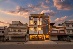 FabHotel Raghumani Palace - Nr. Mahakal Mandir