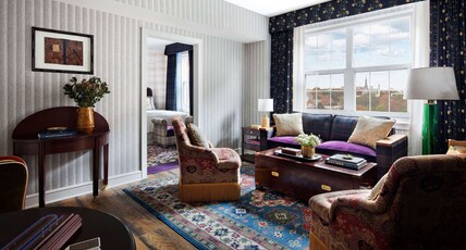 Graduate by Hilton Evanston Room Type - GRADUATE QUEEN SUITE