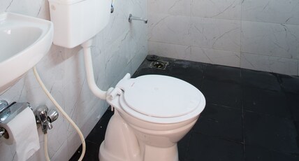 Hostel Mantra Mumbai Room Type - Deluxe Double Private AC Room With Attached Bathroom
