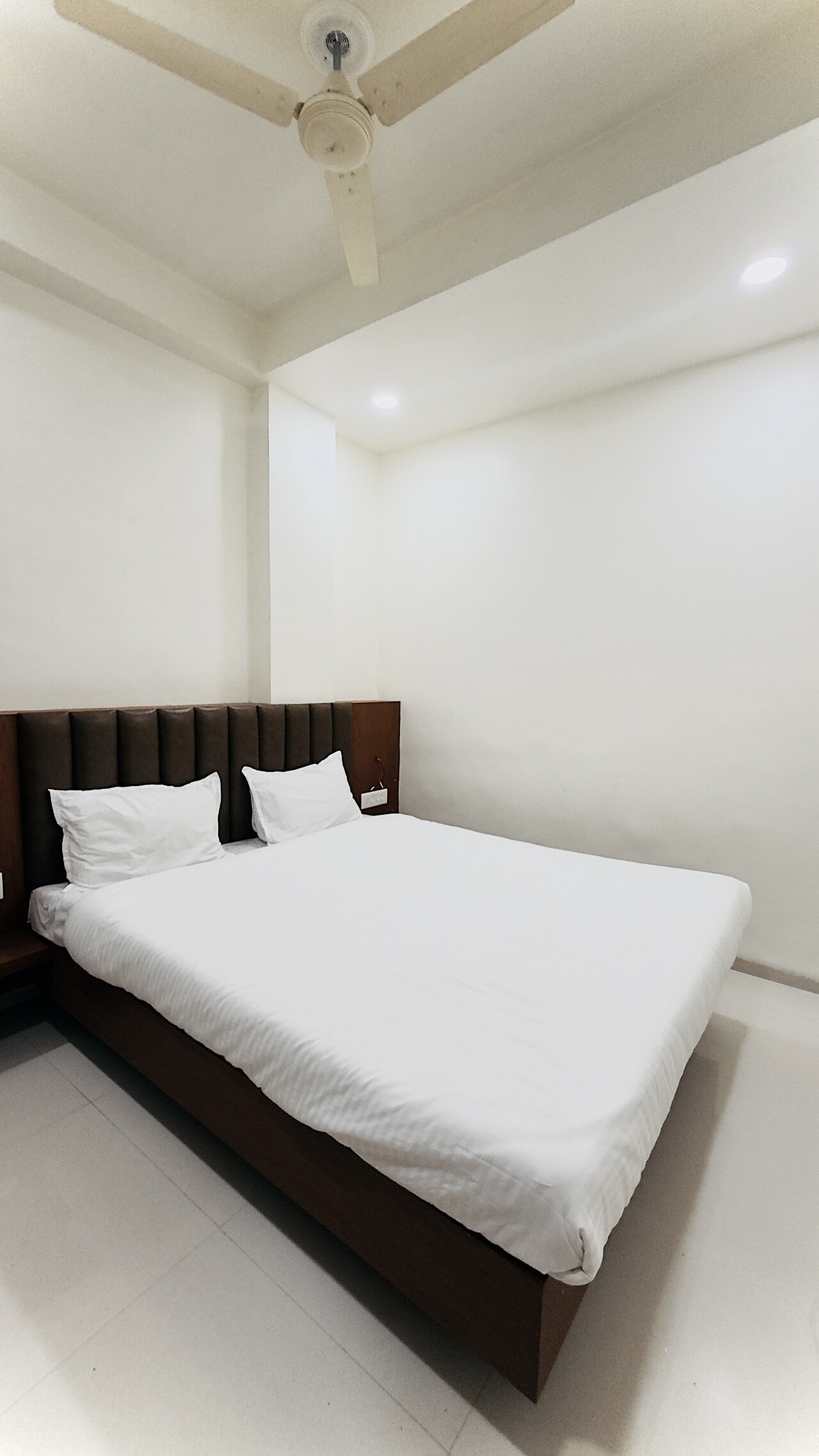 Hotel Vishwas - Tap to explore photos