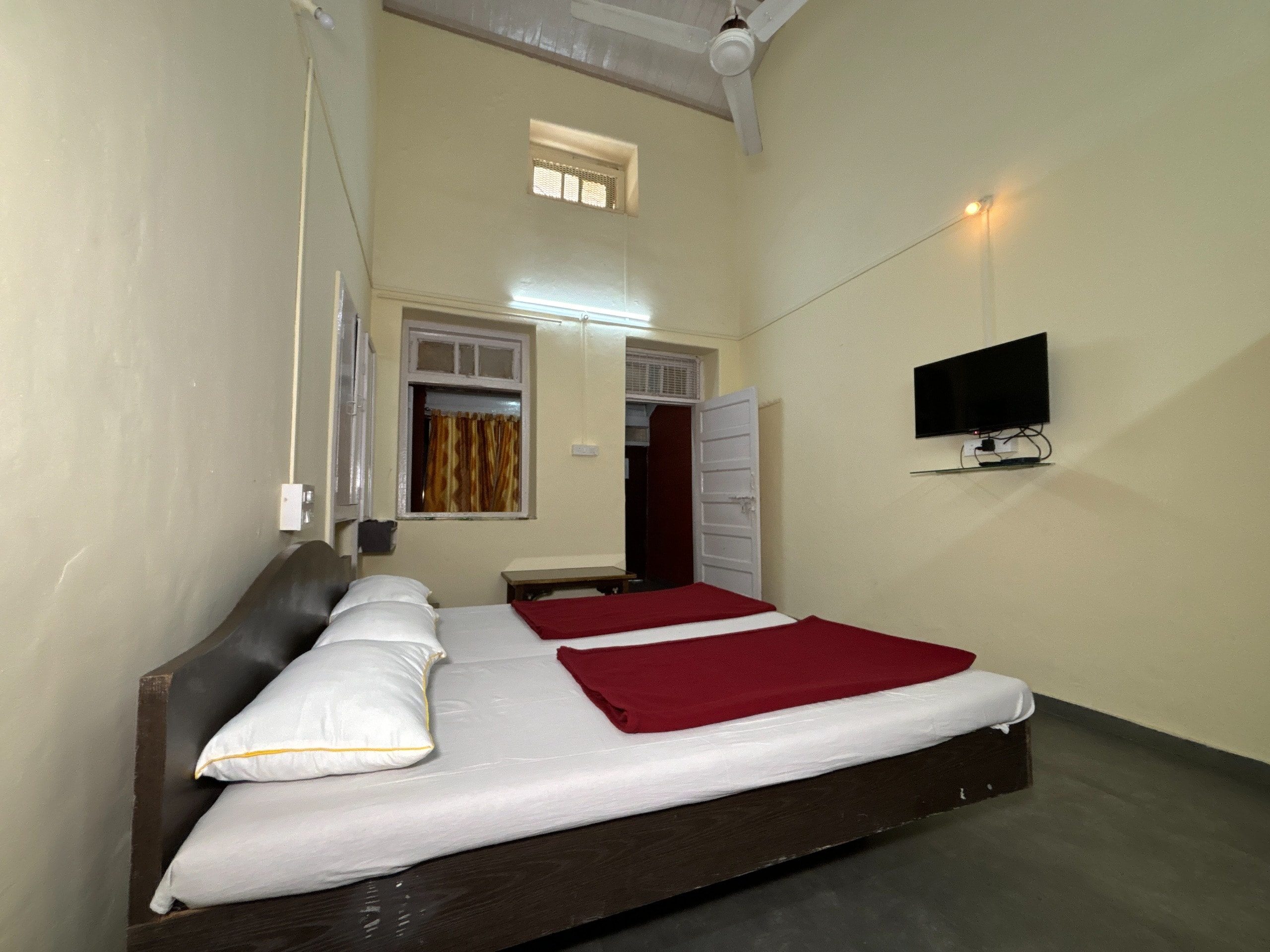 Divadkar Hotel - Tap to explore photos