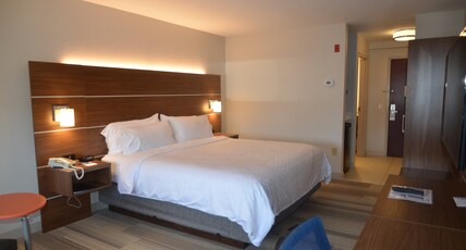 Holiday Inn Express Hotel & Suites Rochester Room Type - 1 King Suite