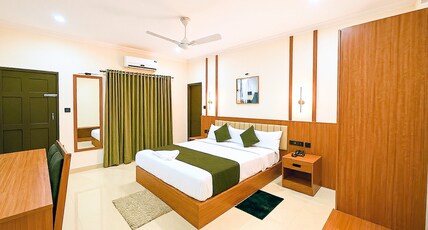 Avondale Cottage | Hill and River View Room Type - Deluxe Room