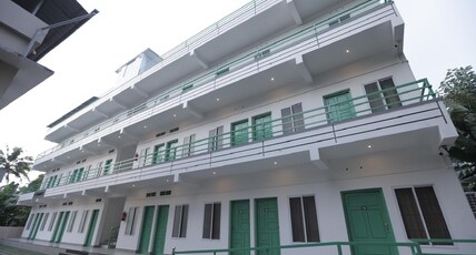 SR Residency Kollam Room Type - Family Room with King Bed