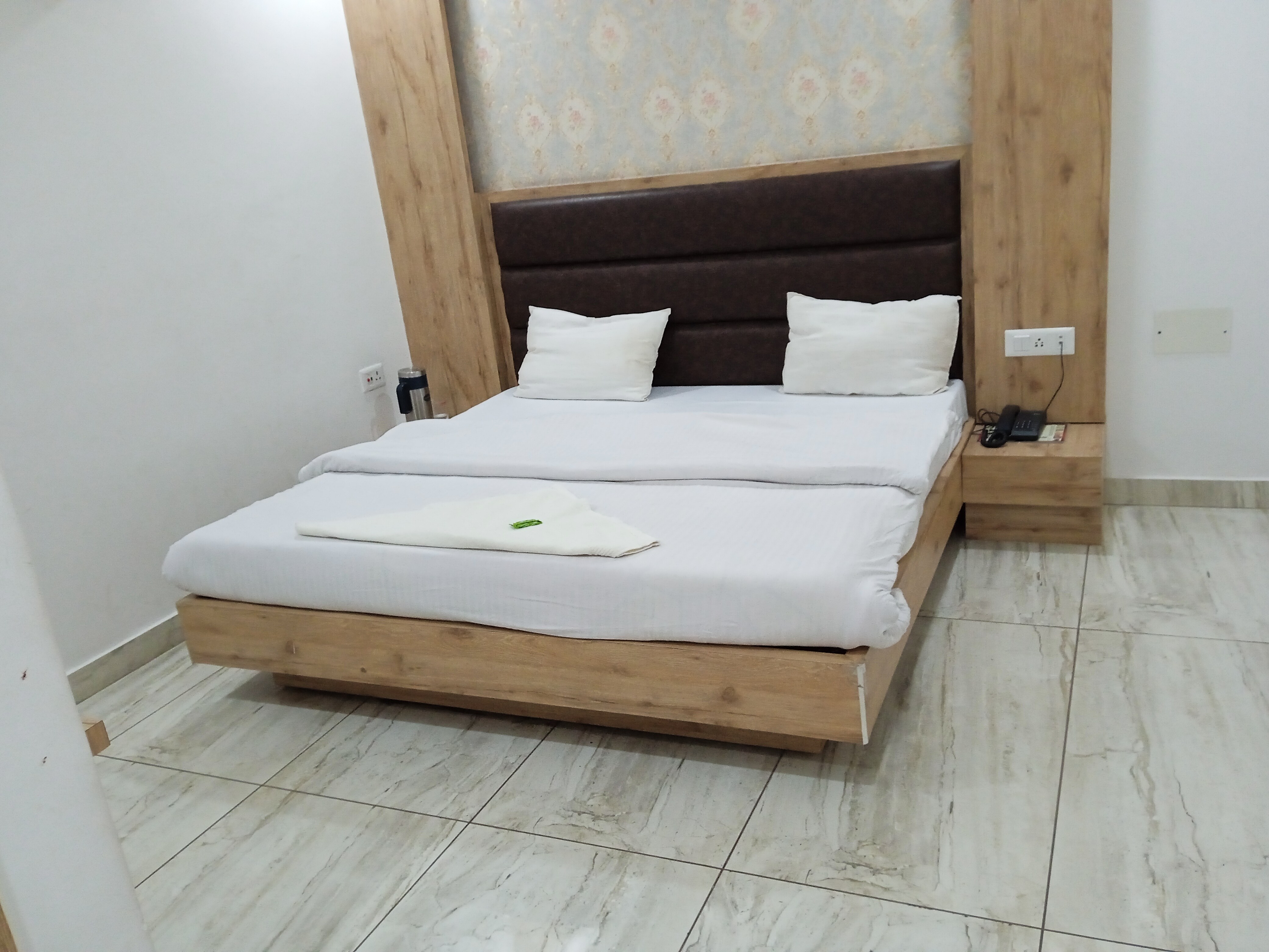 Manoranjan Guest House - Tap to explore photos
