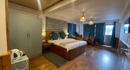 Drifters Inn by The Hidden Tribe Room Type - Superior King Room with Mountains View