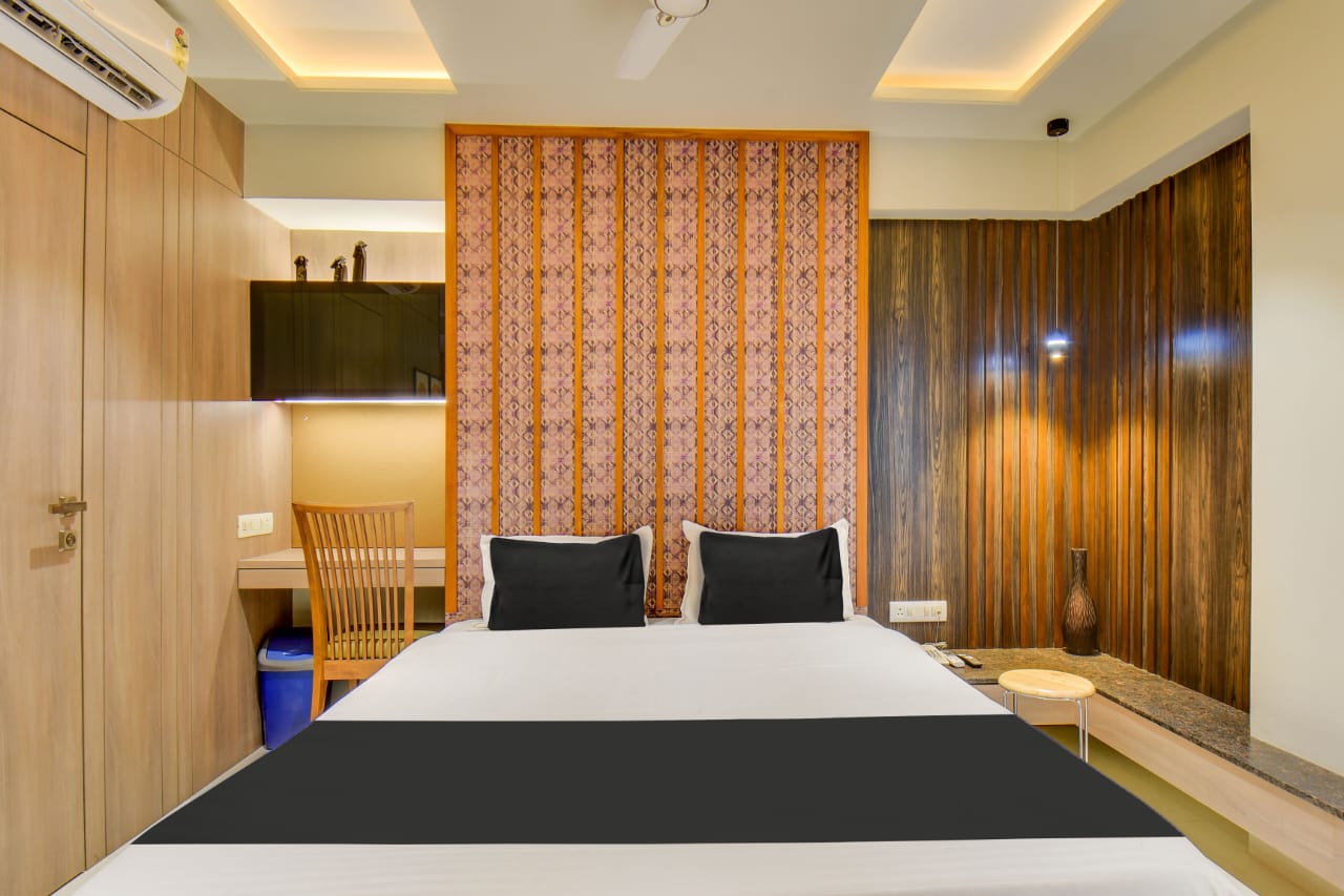 Abssolute Homtel - Rooms & Suites - Tap to explore photos