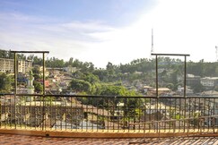 Honey Palace Homestay | Rooms & Caretaker