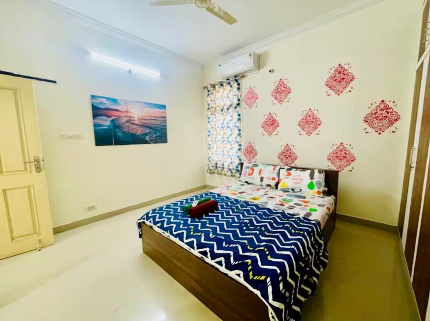 Private room with dedicated washroom and shared kitchen - Tap to explore photos