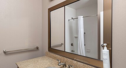 Hampton Inn & Suites Harrisburg/North, PA Room Type - Room, 2 Queen Beds